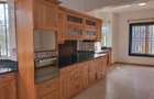5 Bed Townhouse with En Suite at Westlands - 6