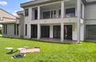 6 Bed Townhouse with En Suite in Lavington - 1