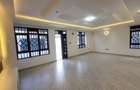 6 Bed House with En Suite in Membley - 3