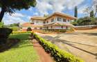 10 Bed House with En Suite in Lavington - 1