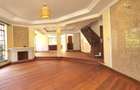 5 Bed Townhouse with En Suite in Lavington - 1