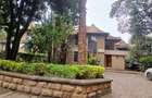 6 Bed Townhouse with En Suite at Lavington - 2