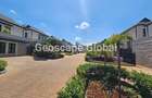 5 Bed House with En Suite in Runda - 2