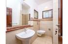 6 Bed House with En Suite at Greenwood Drive - 10