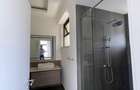 4 Bed Apartment with En Suite at Riverside Drive - 16