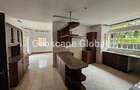 5 Bed House with En Suite in Rosslyn - 2