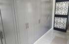5 Bed House with En Suite at Garden Estate - 13