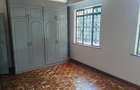 5 Bed House with En Suite at Garden Estate - 18