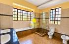 4 Bed House with En Suite in Rosslyn - 4