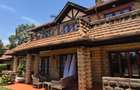 4 Bed Villa with En Suite in Windsor - 1