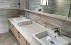 5 Bed Townhouse with En Suite in Lavington - 19
