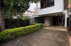 4 Bed Townhouse with En Suite at Valley Arcade - 1