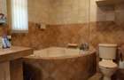 4 Bed House with En Suite in Lavington - 14
