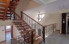 5 Bed Townhouse with En Suite in Lavington - 4