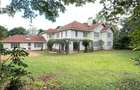 7 Bed House with En Suite in Nyari - 1