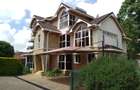 5 Bed House with En Suite in Lavington - 1