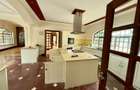 4 Bed Villa with En Suite in Nyari - 14