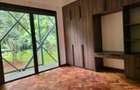 4 Bed Townhouse with En Suite in Lake View - 18