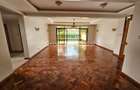 4 Bed Apartment with En Suite in Riverside - 2