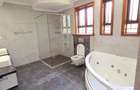 6 Bed House with En Suite at Lavington Road - 13