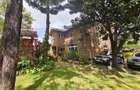 5 Bed House with En Suite at Lavington Green - 1