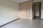 4 Bed Apartment with En Suite in Parklands - 11