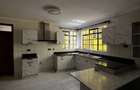 5 Bed Townhouse with En Suite in Lavington - 3