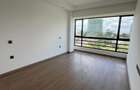 3 Bed Apartment with En Suite in Riverside - 1