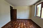 6 Bed House with En Suite in Lavington - 10