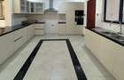 5 Bed House with En Suite in Lavington - 4