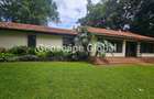 4 Bed House with En Suite in Rosslyn - 10
