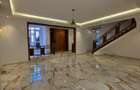 6 Bed Villa with En Suite in Lavington - 2