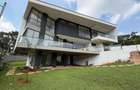 5 Bed Villa with En Suite in Nyari - 1