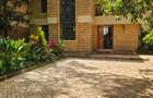 5 Bed Townhouse with En Suite in Lavington - 12