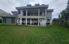 5 Bed House with En Suite in Lavington - 9
