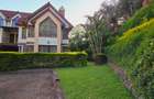 5 Bed Townhouse with En Suite at Off Convent Drive - 1