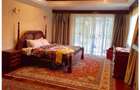 6 Bed House with En Suite in Lavington - 11