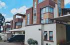 6 Bed Villa with En Suite in Lavington - 1