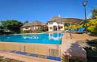 5 Bed House with En Suite at Old Runda - 2