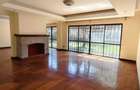 5 Bed Townhouse with En Suite at Lavington - 17