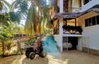 6 Bed House with En Suite in Watamu - 6