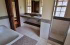 5 Bed Townhouse with En Suite at Lone Tree - 13