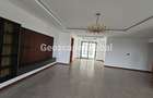 4 Bed Apartment with En Suite in Riverside - 12