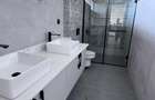 4 Bed House with En Suite in Membley - 12