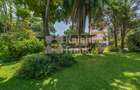 10 Bed House with Garden at Rosslyn Lone Tree - 2