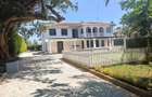 5 Bed House with En Suite at Garden Estate - 3