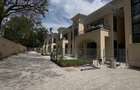 5 Bed Townhouse with En Suite in Lavington - 2