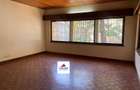 5 Bed Townhouse with En Suite at Fox Close - 11