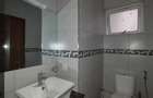 4 Bed Apartment with En Suite at 3Rd Parklands - 17
