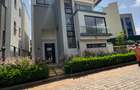 5 Bed Villa with En Suite at Lavington - 1